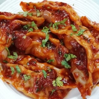 Chicken Schezwan Momos 10pcs